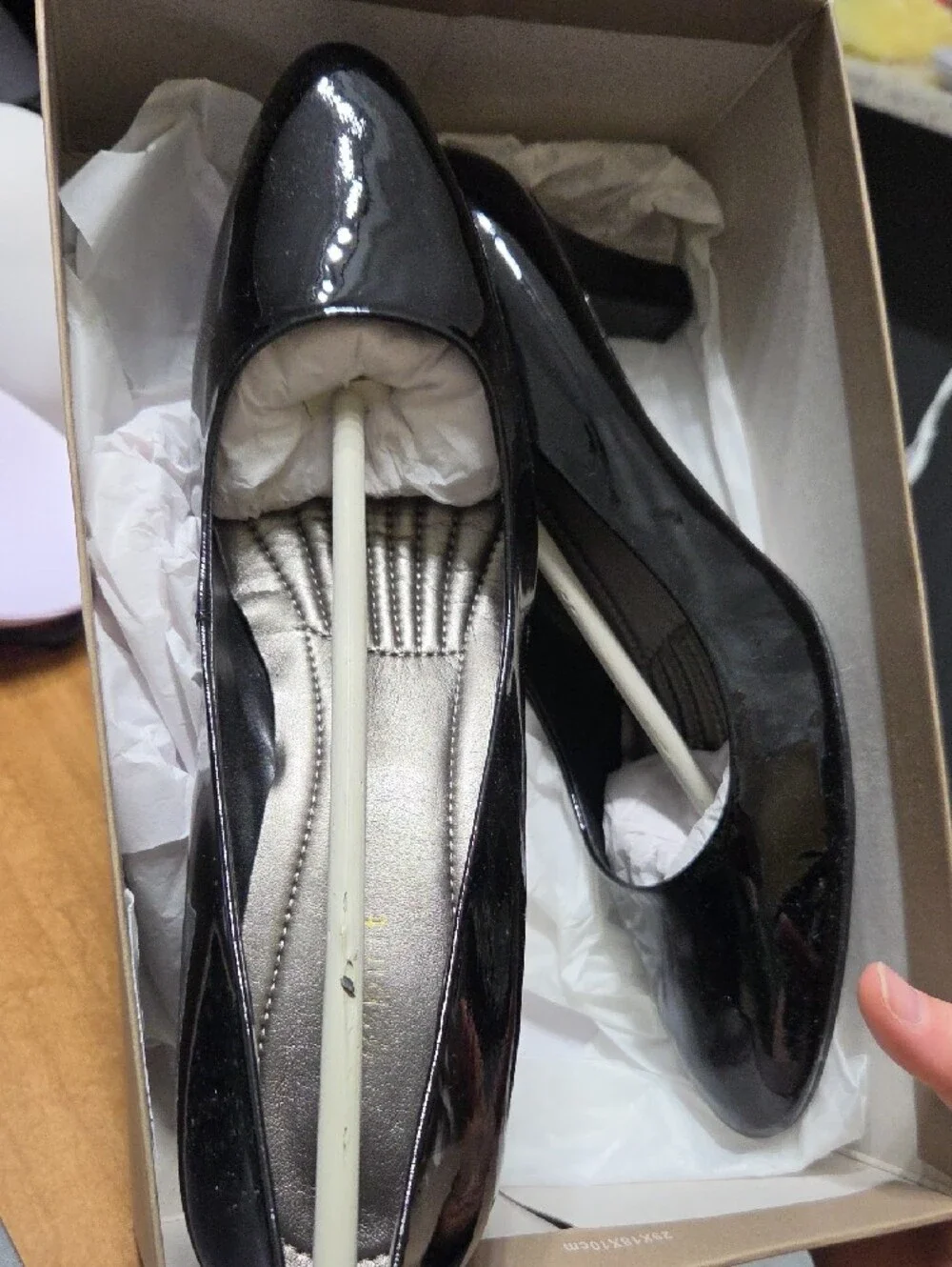 Easy Spirit Black Patent Leather Pumps